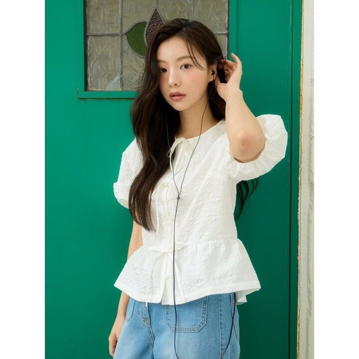 (신세계 사우스시티)엠보 텍스처 리본 볼륨 소매 블라우스 OW5XB402