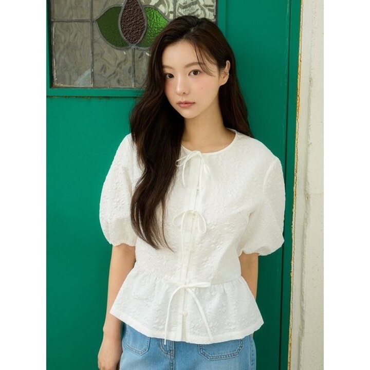 (신세계 사우스시티)엠보 텍스처 리본 볼륨 소매 블라우스 OW5XB402