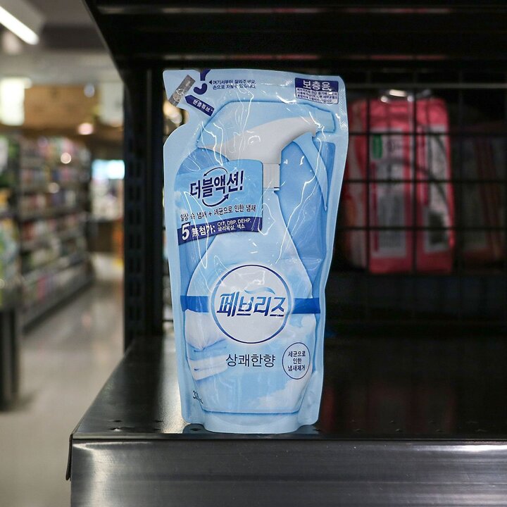 (신세계의정부점)피앤지 뉴 상쾌한향 페브리즈 리필 320ml  1개