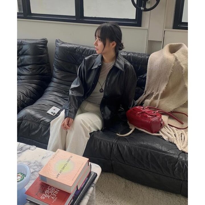 [하프클럽/체이스컬트]여성 비건 레더 블루종 점퍼 EERG4981B03