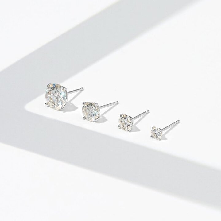 18K 1캐럿 모이사나이트 귀걸이 4프롱