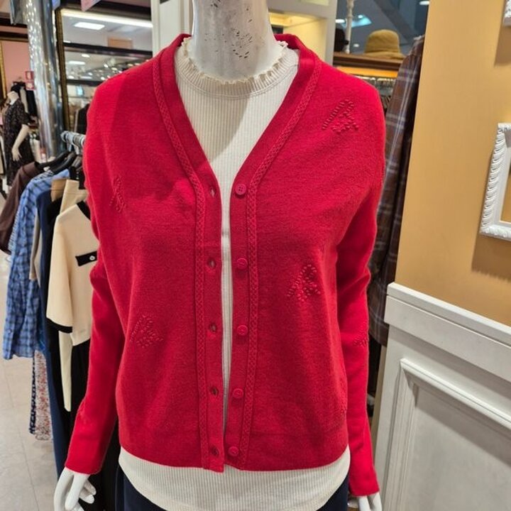 [하프클럽/BCBG] 비씨비지 가을24 엠보 포인트 가디건 B4C8K213