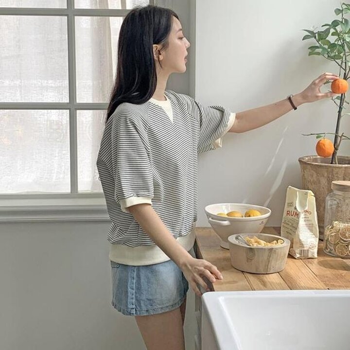 여성 줄무늬 넥라인 시보리 반소매 맨투맨