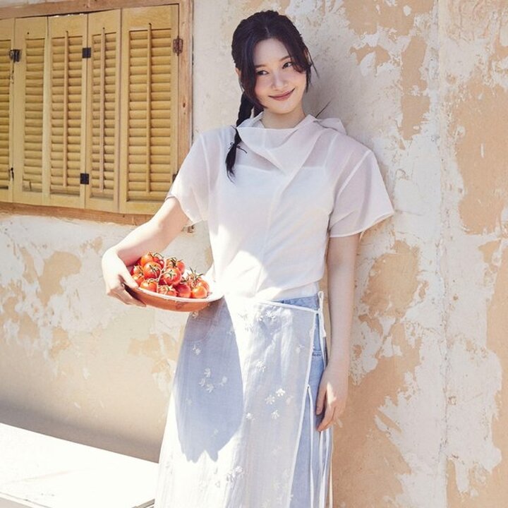 (신세계타임스퀘어점패션관)[정채연 착용]하프 소매 타이 블라우스 NEW6XBC01
