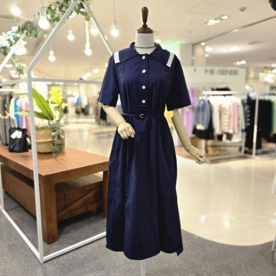 M4M4O103바스락옆트임 카라원피스