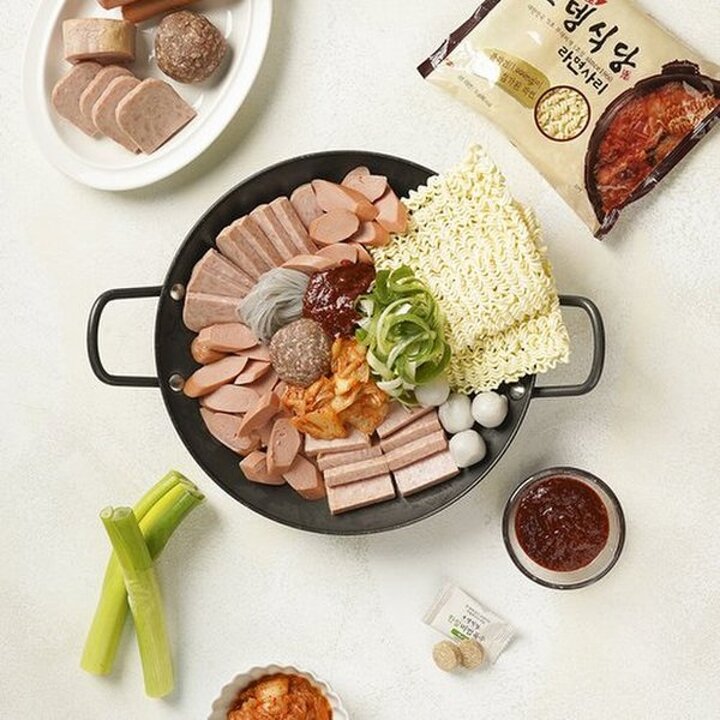 (신세계의정부점)의정부 부대찌개 밀키트 2인분 650g*3개 (라면사리포함/채소육수 코인)