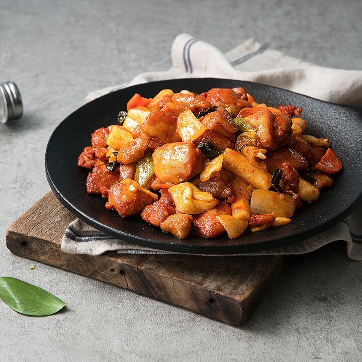 [마녀바스켓] 춘천 명물 매운 양념닭갈비 700g x 2팩*