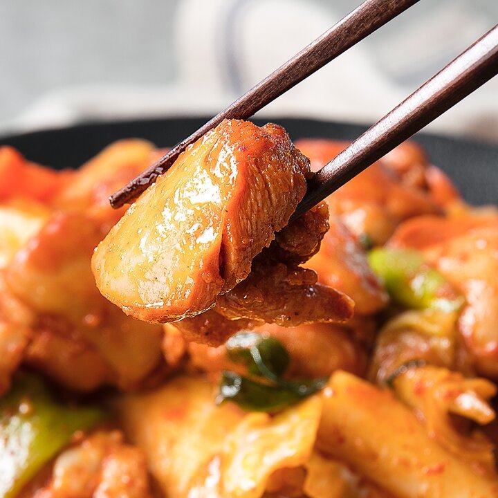 [마녀바스켓] 춘천 명물 매운 양념닭갈비 700g x 4팩*