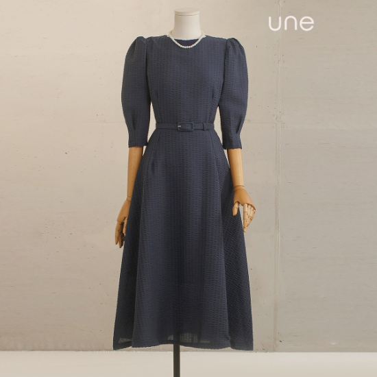 윈(une) [77까지][벨트SET] 크링클텍스처 럭셔리원피스