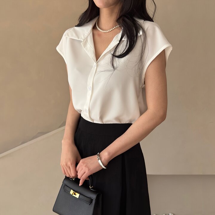 [모리스커밍홈] 오픈카라 캡소매 블라우스_M2505BL615B