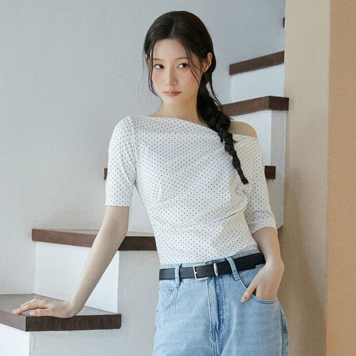 (신세계강남점)[정채연 착용/예약배송] 보트넥 셔링 반팔 티셔츠 NEW6ME207