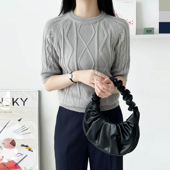 여성 라운드 꽈배기 반팔 세미크롭니트