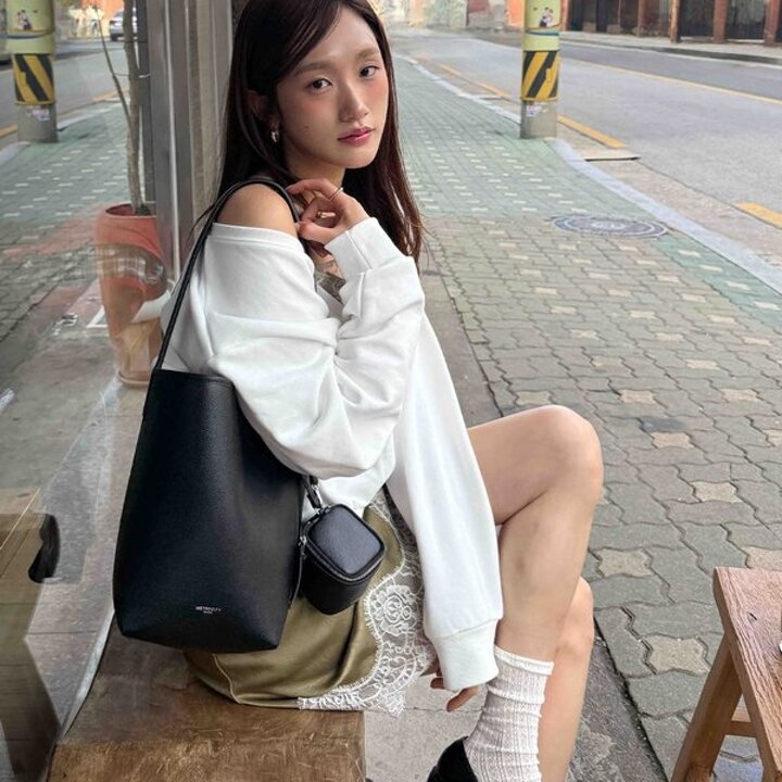 (대전신세계)[ONLY 신세계]토트백 미듐 M261MO5290 2종택1(파우치 2개 포함)