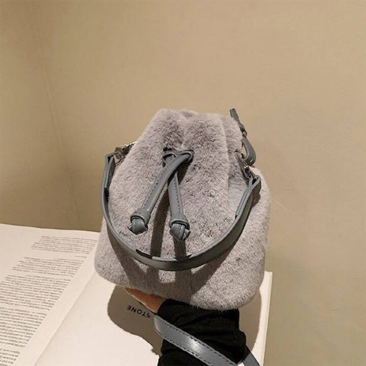 [옷자락] 여자 연말룩 핸들 볼체인 복주머니 소프트퍼 크로스백