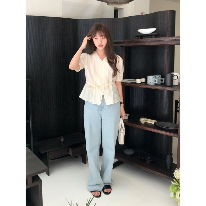 (신세계센텀점)스트랩 포인트 브이넥 블라우스 C262MSC334