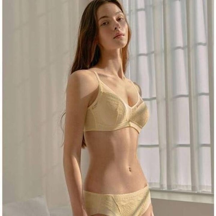 (신세계타임스퀘어점패션관)24SS봄광고 뉴메모리 몰드 들뜸없이 잘모아주는브라 A D컵 브라 햄팬티세트[VBR0980A DVPT0980H]