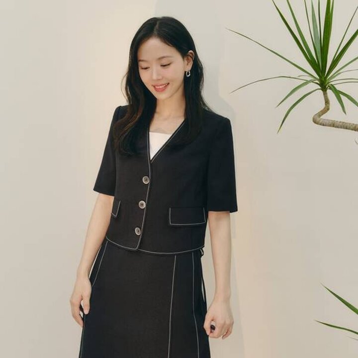 (신세계의정부점)배색 라인 포인트 슬림핏 반팔 자켓 (SSMJJAE11450) (SSMJJ11450)
