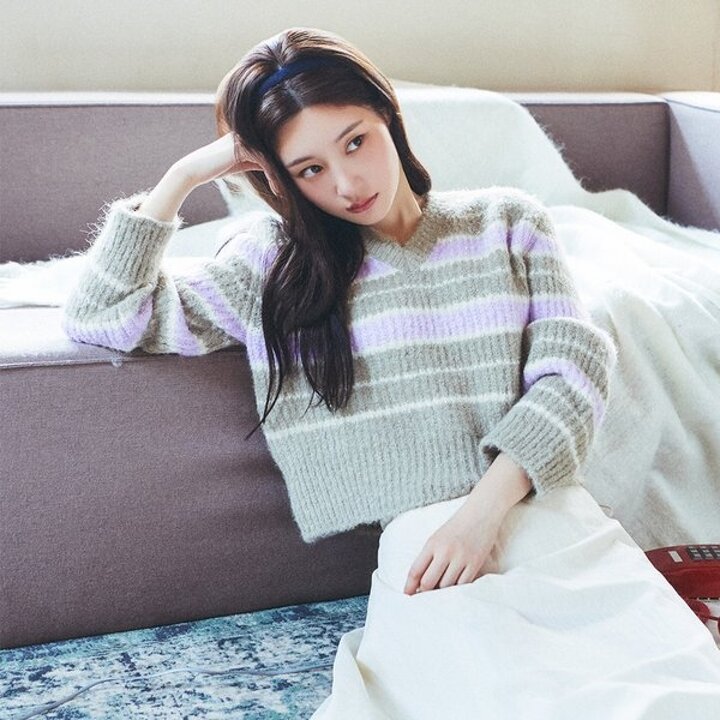 (신세계강남점)[정채연 착용] 헤어리 스트라이프 풀오버 NEK4WPB34