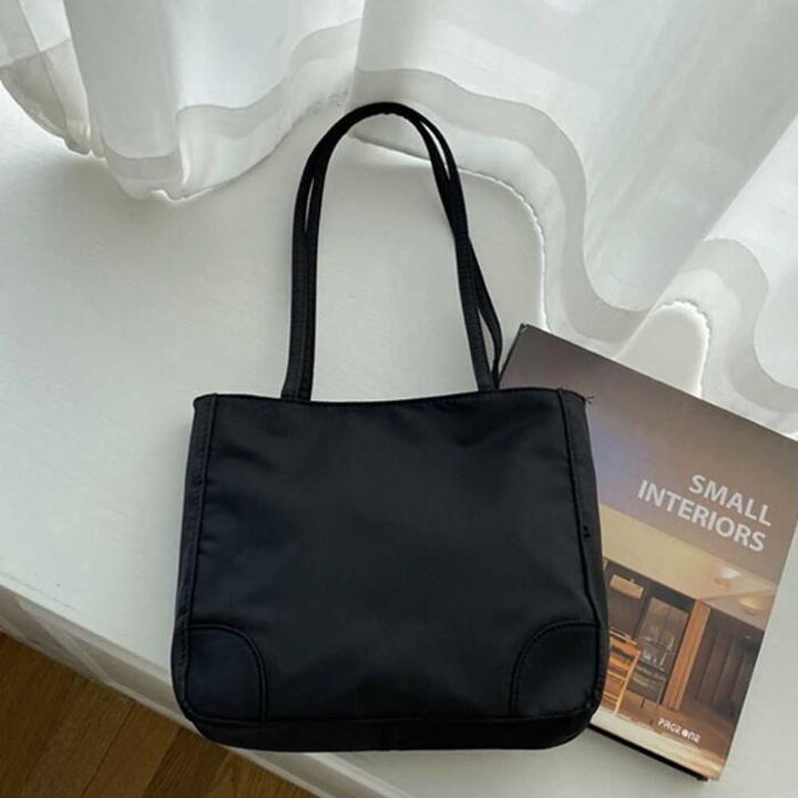 여자직장인데일리데일리출근룩검정숄더백토트가방