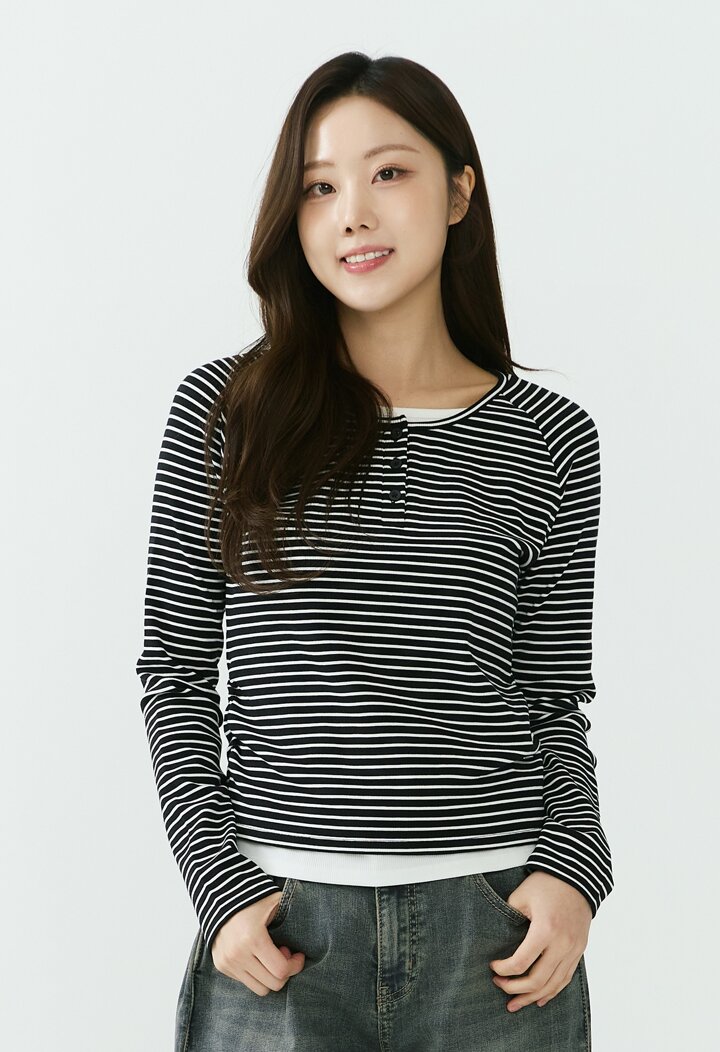 [26SS] 여성) 헨리넥 레이어드 골지 긴팔 티셔츠 AQ1WTL256-BV