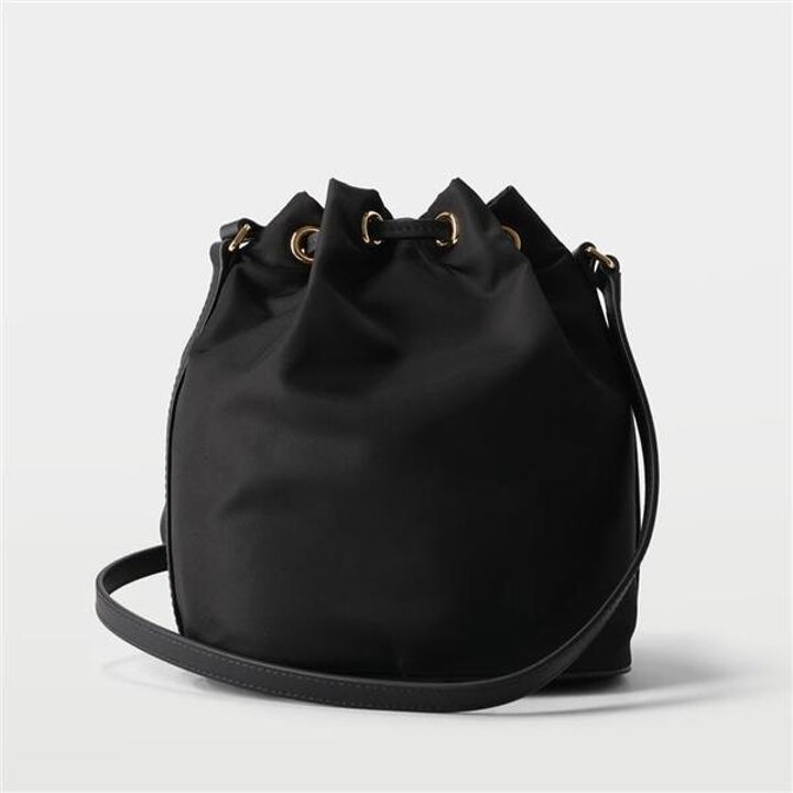 버버리 나일론 버킷백 81092671