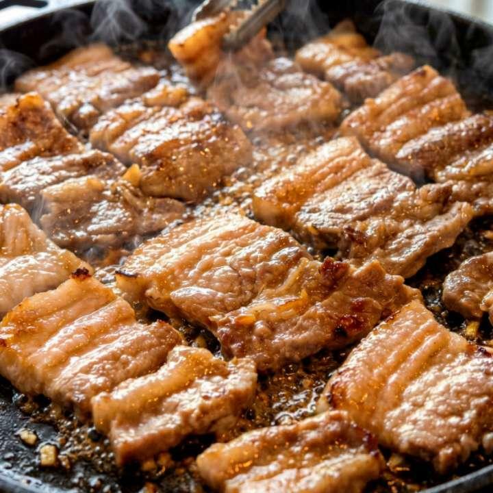 [3인분+3인분] 청주명물! 진짜 흑돼지 간장 쫀삼겹살 구이 600g X 2팩 / 참소스증정