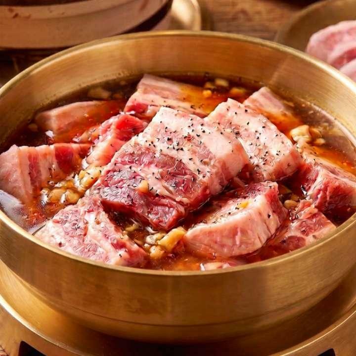 [3인분+3인분] 청주명물! 진짜 흑돼지 간장 쫀삼겹살 구이 600g X 2팩 / 참소스증정