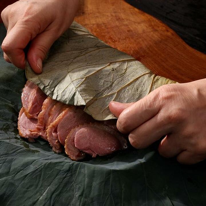 [배나무골]연잎으로 감싼 훈제오리 슬라이스 400g 5팩