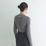 [정채연 착용] 백 포인트 슬릿 티셔츠 NEW6XE808