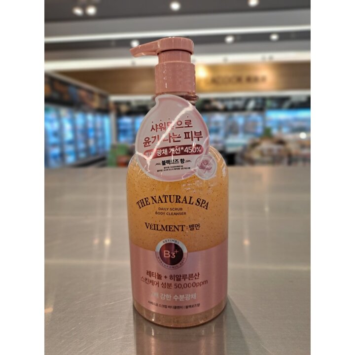 (신세계의정부점)온더바디 벨먼  사해소금 스크럽 바디클렌저 블랙로즈향 580ml