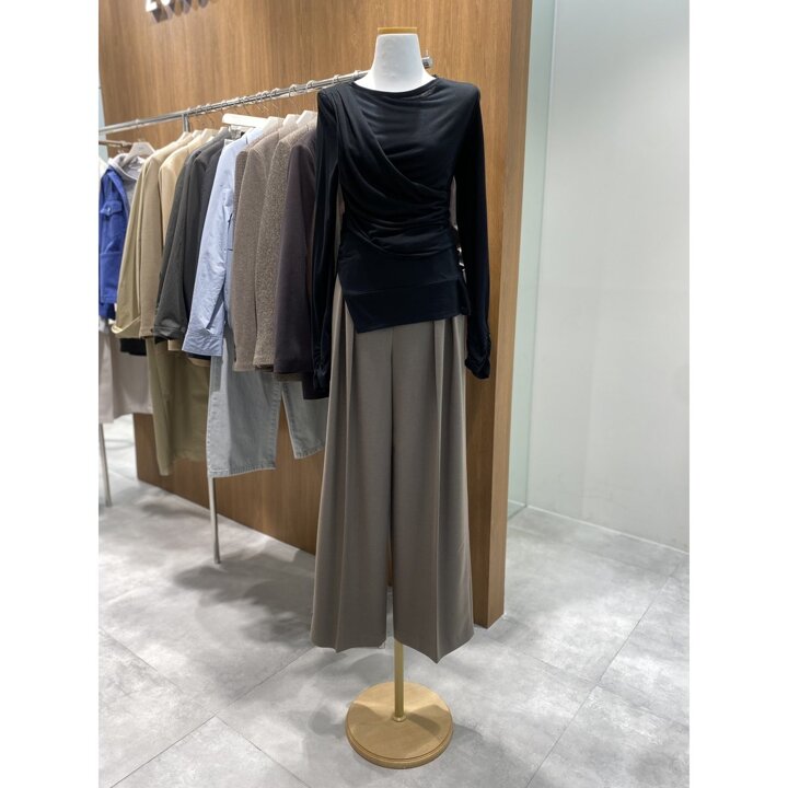 (신세계타임스퀘어점패션관)랩 스타일 소매 셔링 티셔츠 Z261MSM001