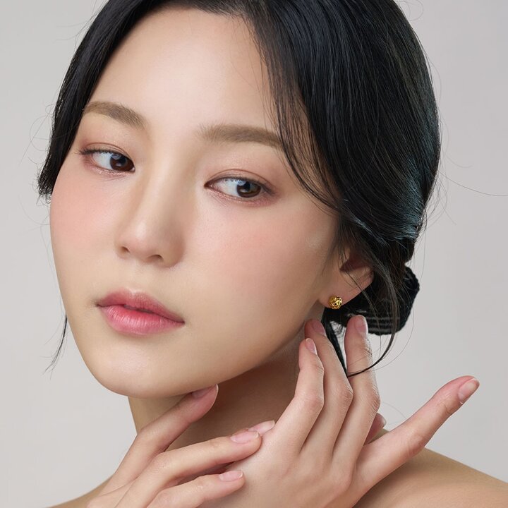 한국금다이아몬드 여자 순금 침 귀걸이 플라워 컷팅 볼 24K 1.875g