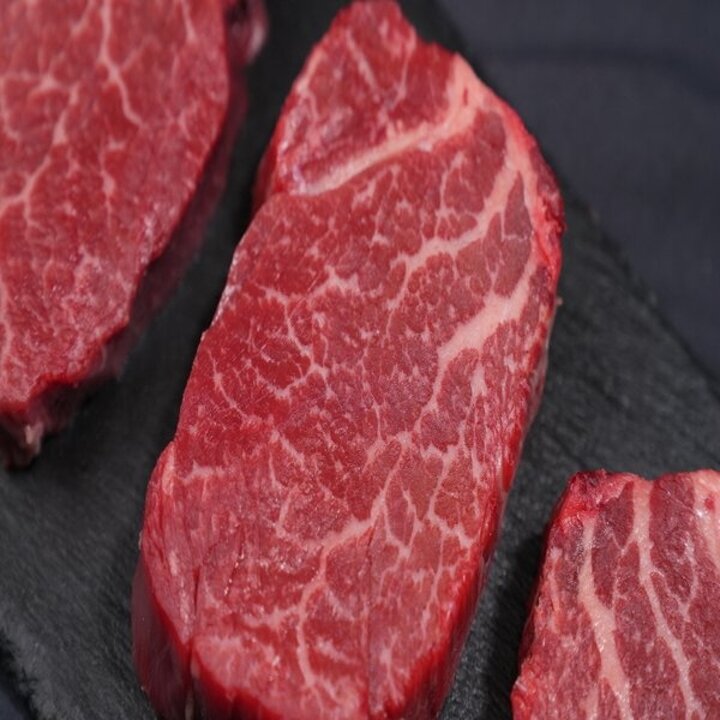 (광주신세계)1++(8)등급   한우암소구이 세트 6호2.4kg(등심*2팩.안심.채끝 각 600g))냉장