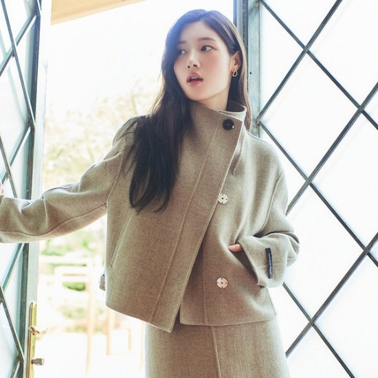 (신세계강남점)[정채연 착용] 핸드메이드 하이넥 숏 자켓 NEW4WM915