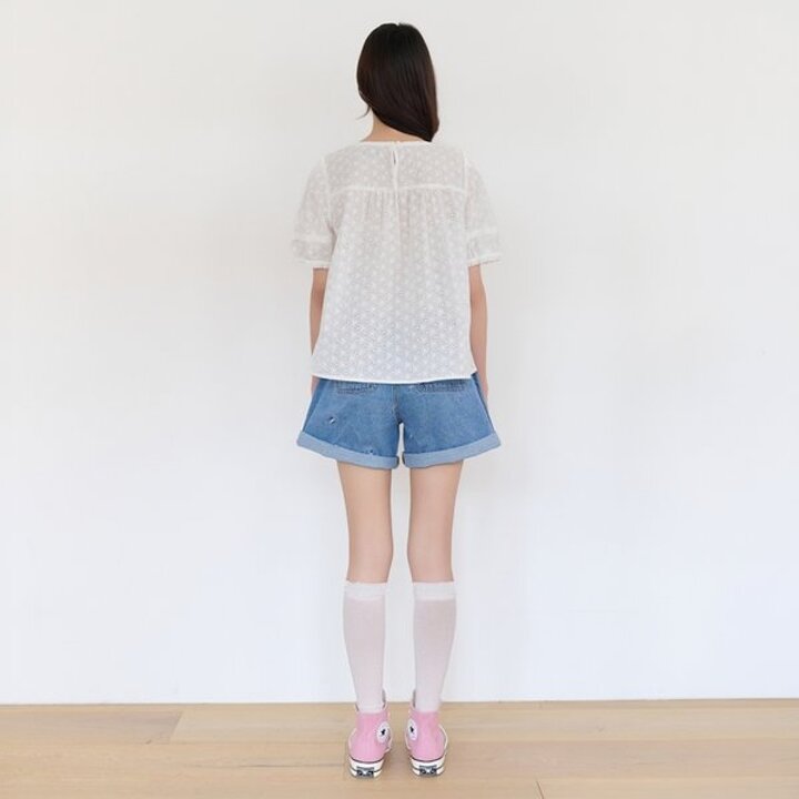 (신세계강남점)플라워 펀칭 자수 블라우스 T264MBL233W