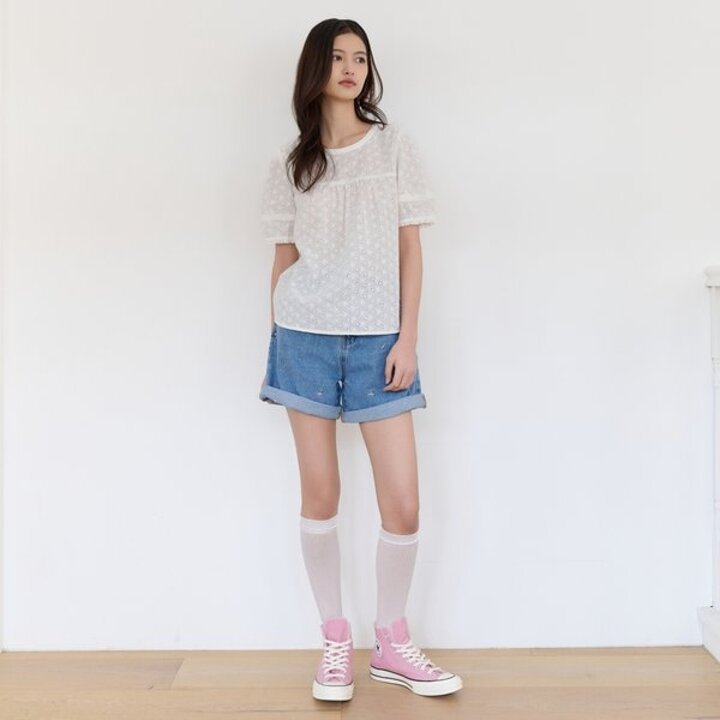 (신세계강남점)플라워 펀칭 자수 블라우스 T264MBL233W