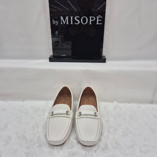 By미소페 여성 클래식 메탈 포인트 로퍼 112HH439IP010 WHITE 3JJ