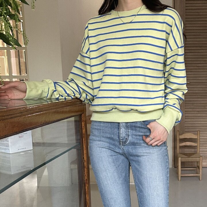 문에이블 단가라 스트라이프 베이직 데일리 가을 세미 크롭 맨투맨