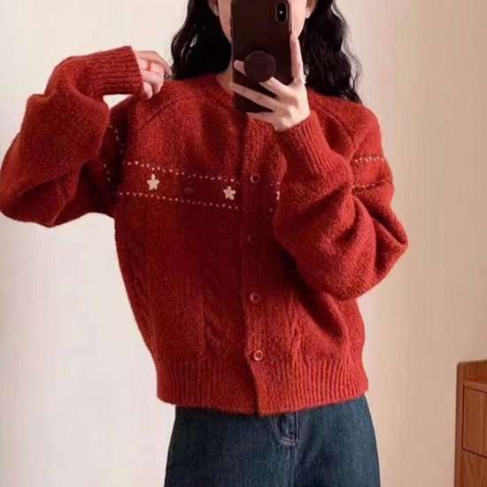 31591695-여성라운드트렌디넥가을겨울꽃자수가디건레드
