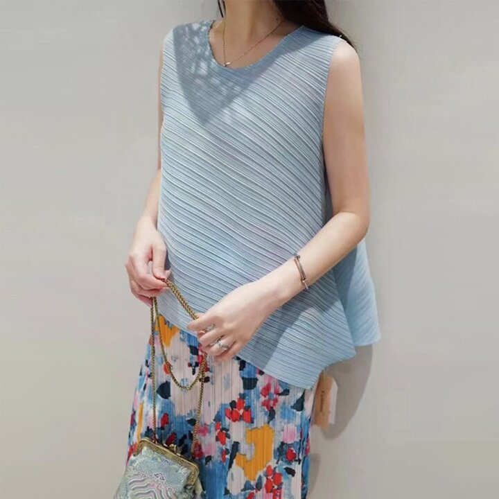 하브 민소매 언발 플리츠 블라우스