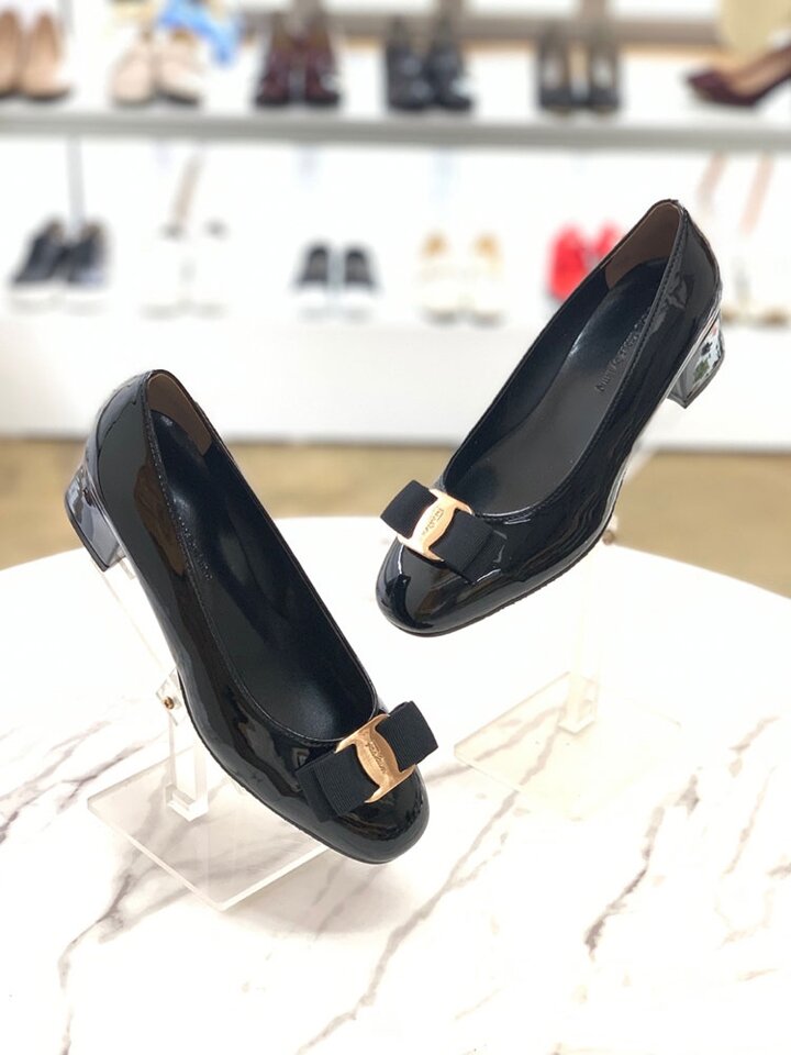 패션리본 에나멜 4.5cm 펌프스 ANF23MZ4660