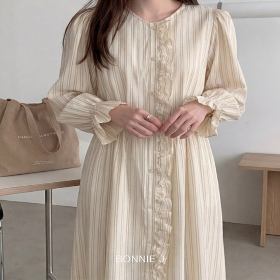 빈티지 무드 세로 줄무늬 프릴 라인 버튼 원피스 벌룬