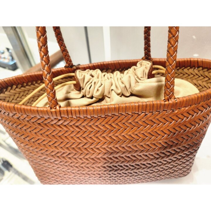 (신세계김해점)베이직라탄스타일가죽위빙토트백SP4WAB01
