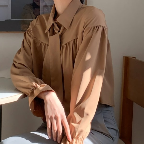 여성 골드버튼 리본 타이 크롭 블라우스