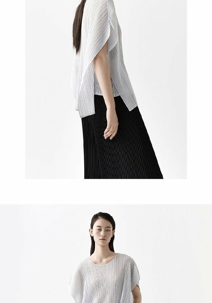 [롯데카드5%할인]☆잔여 수량 극소량! 2만원 파격 인하!☆  26SS 플리츠미 날개 슬릿 블라우스 